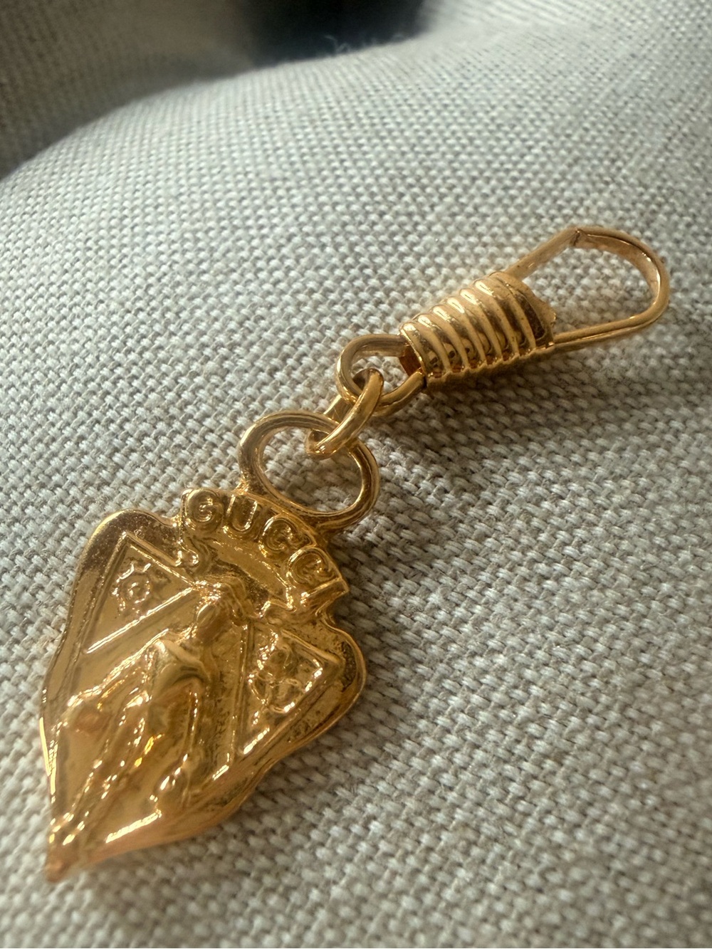 Pristine Vintage 1960s-1980s Gucci Knight Crest Shield Charm Zipper Pull